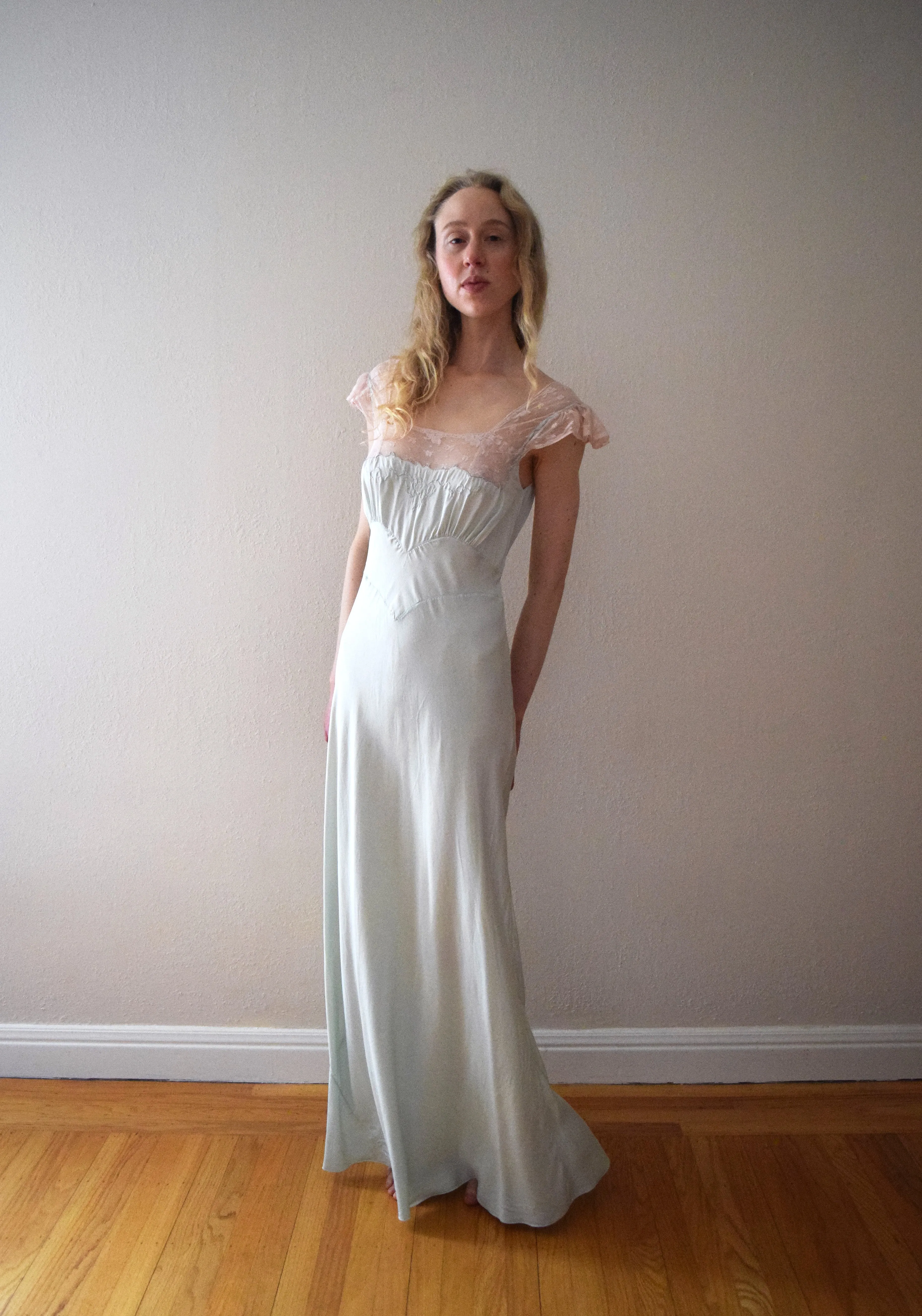 1930s 1940s nightgown . vintage 30s satin gown . size xs to small