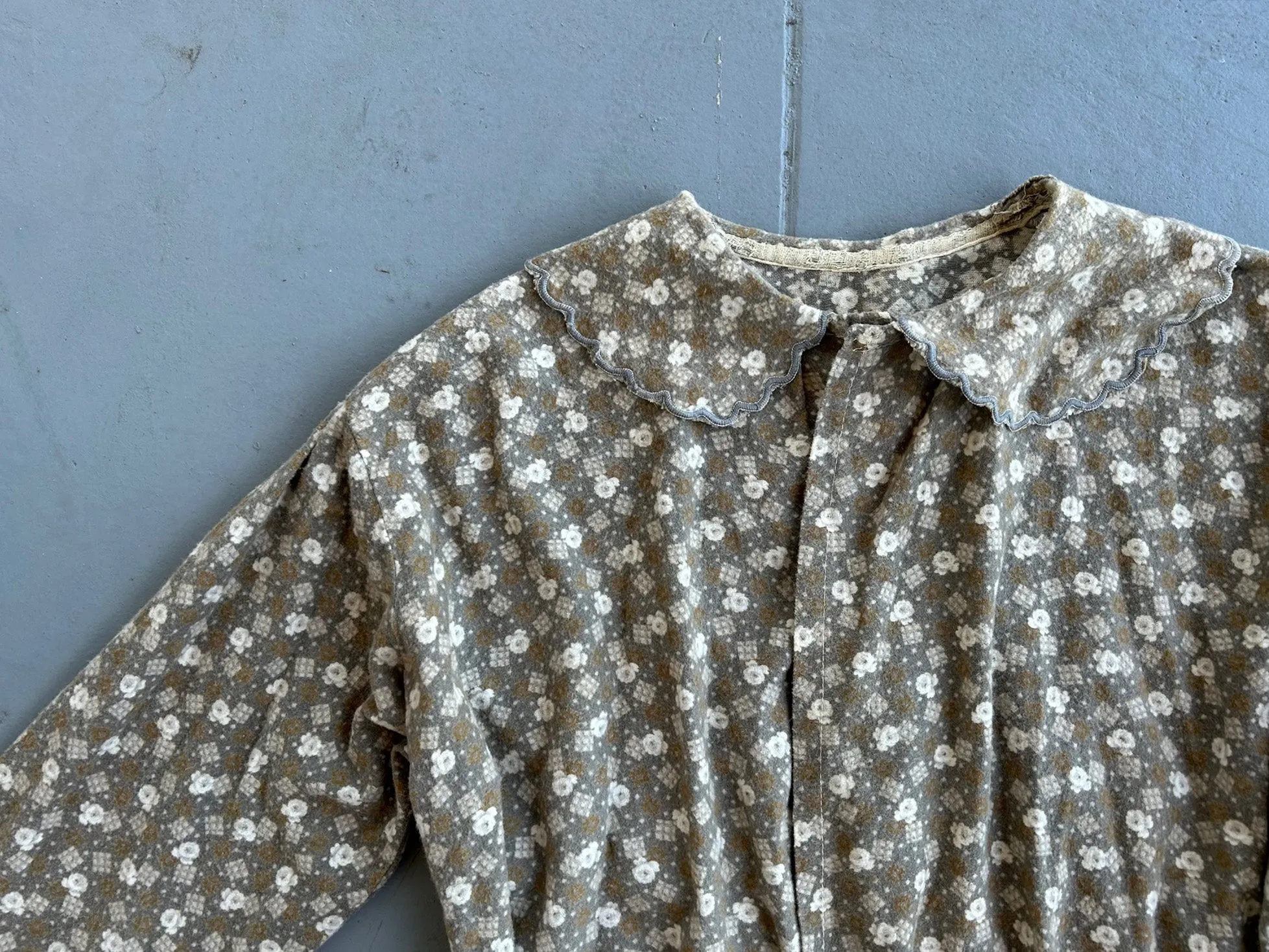 Antique flannel blouse . Edwardian era floral print top . size small to m/l