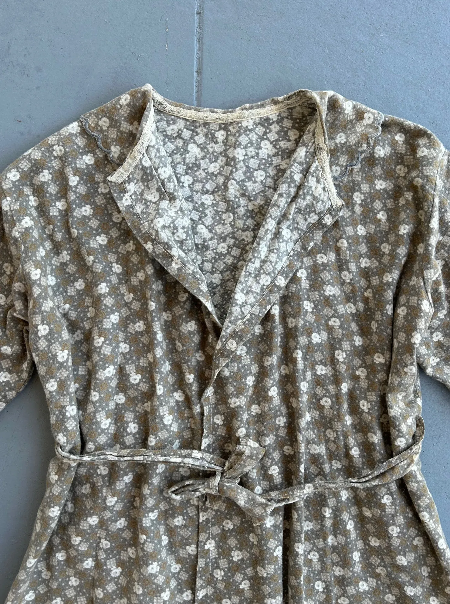 Antique flannel blouse . Edwardian era floral print top . size small to m/l