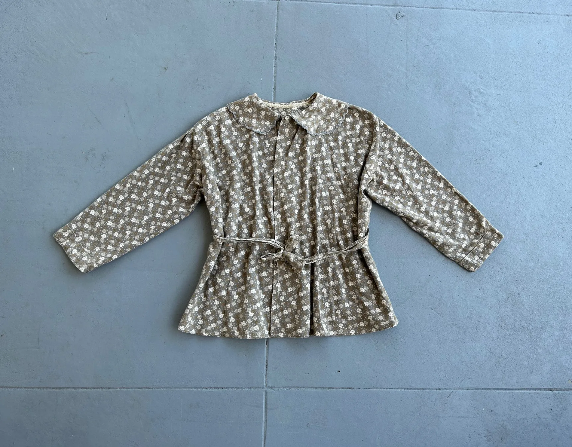 Antique flannel blouse . Edwardian era floral print top . size small to m/l