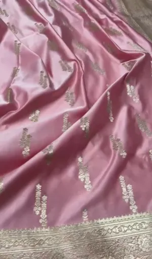 Fashion Vibes Presents Beautiful Golden Border Pure Mashru Silk Saree
