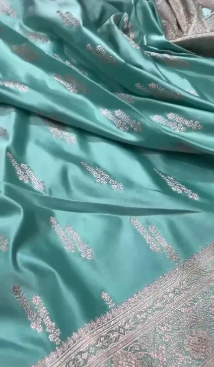 Fashion Vibes Presents Beautiful Golden Border Pure Mashru Silk Saree