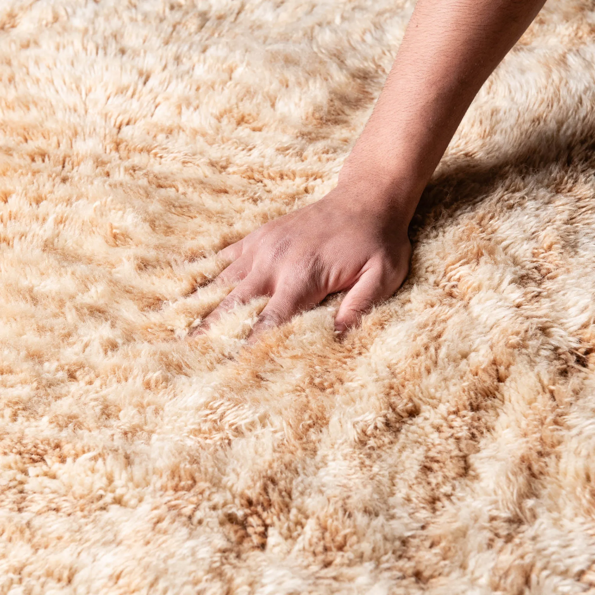 Gravity Center Round - Luxury Shag Moroccan Rug