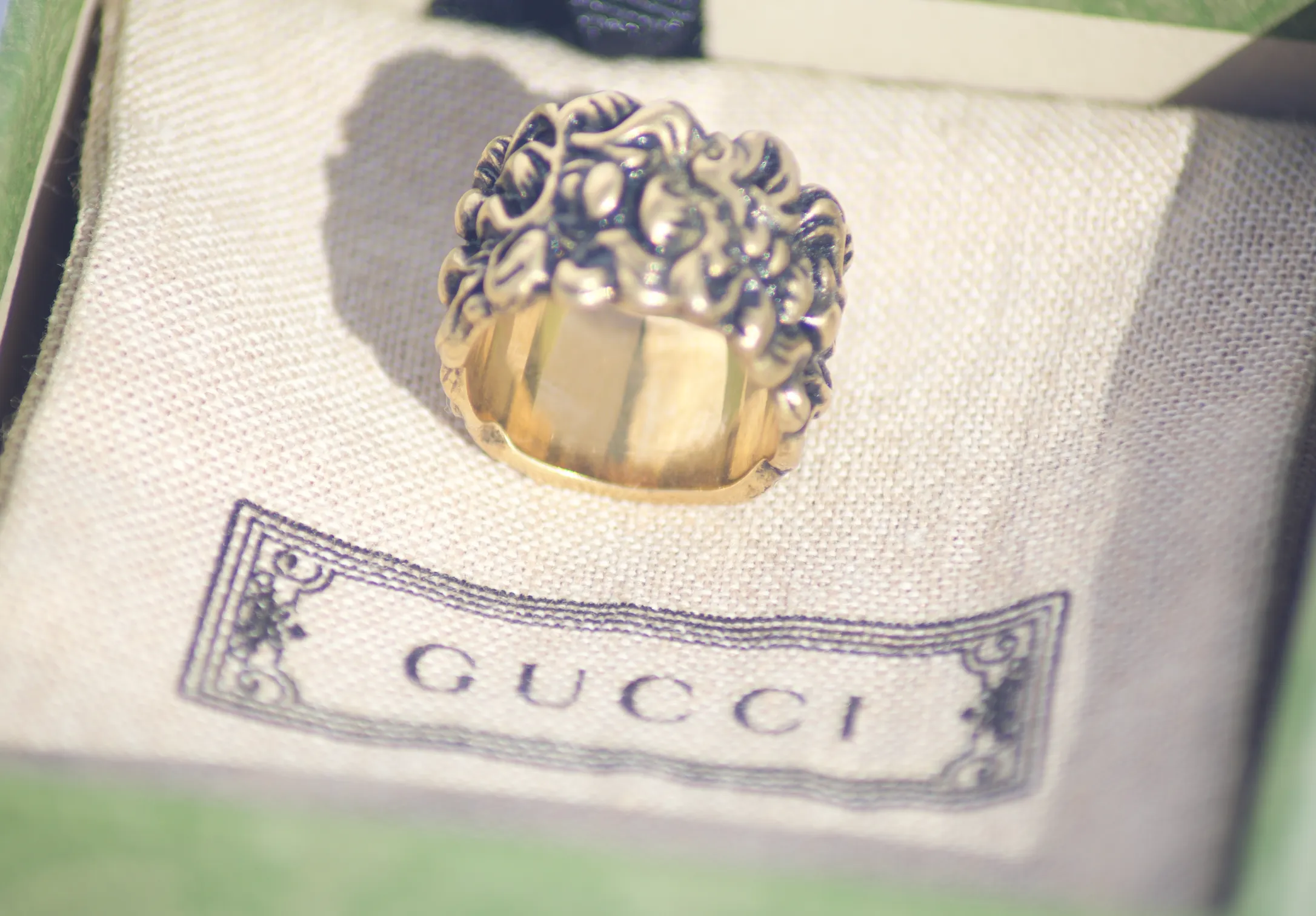 Gucci Lionhead Mane Ring in Antique Gold