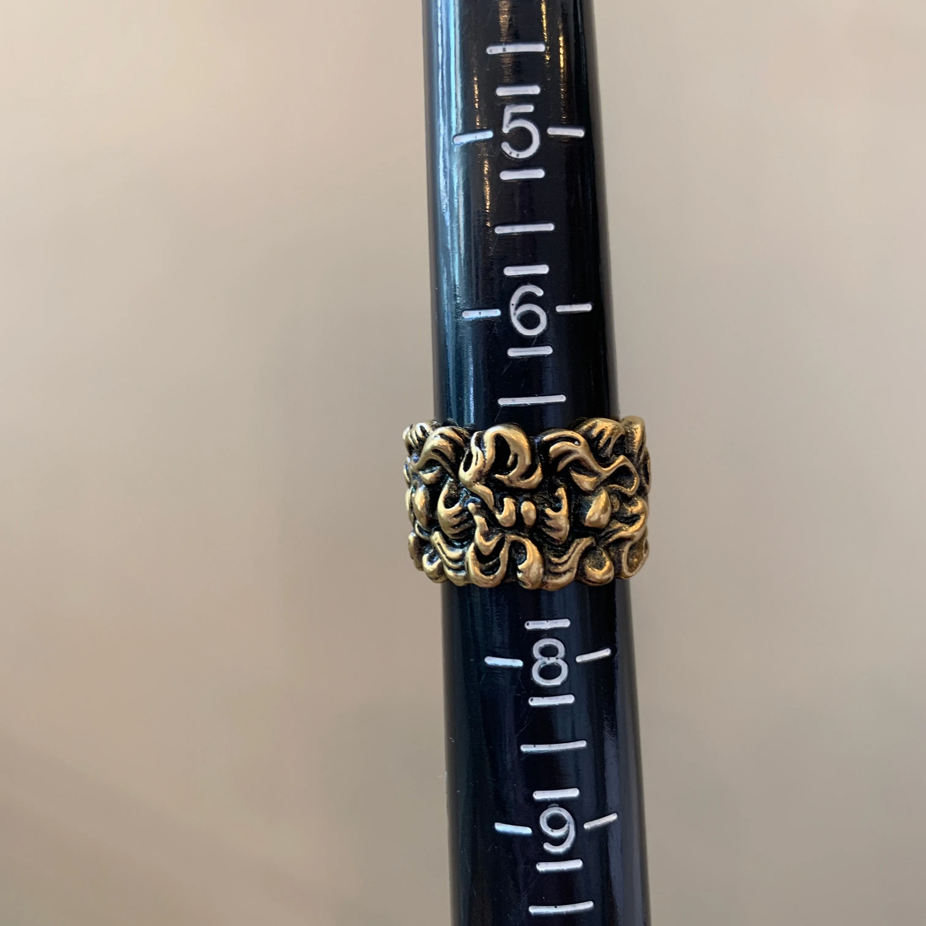 Gucci Lionhead Mane Ring in Antique Gold