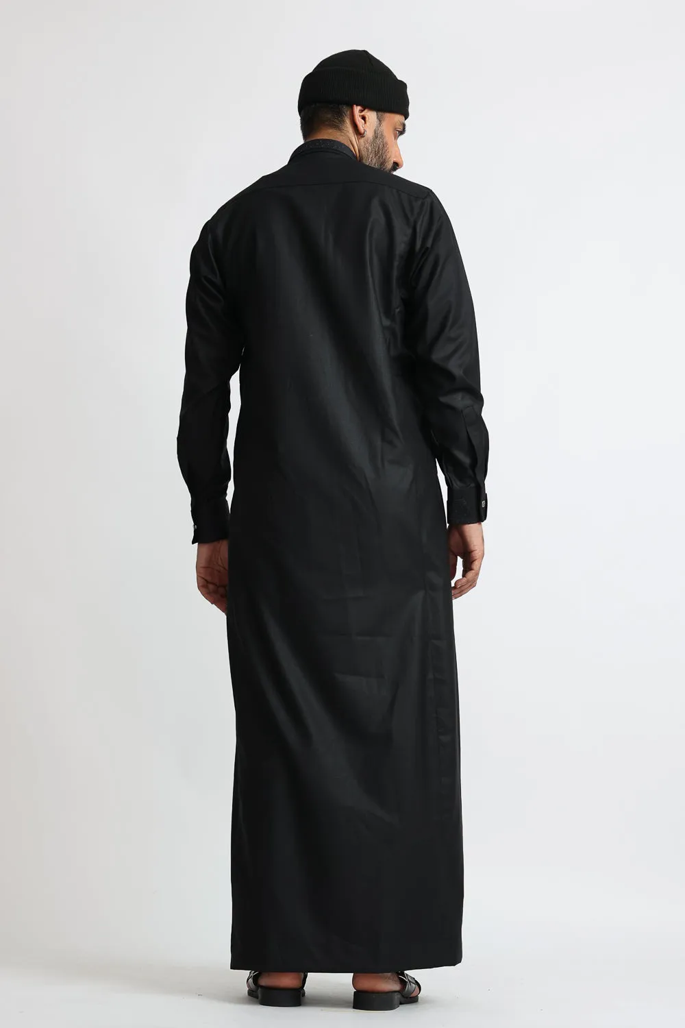 J131 Aswad Black Thobe