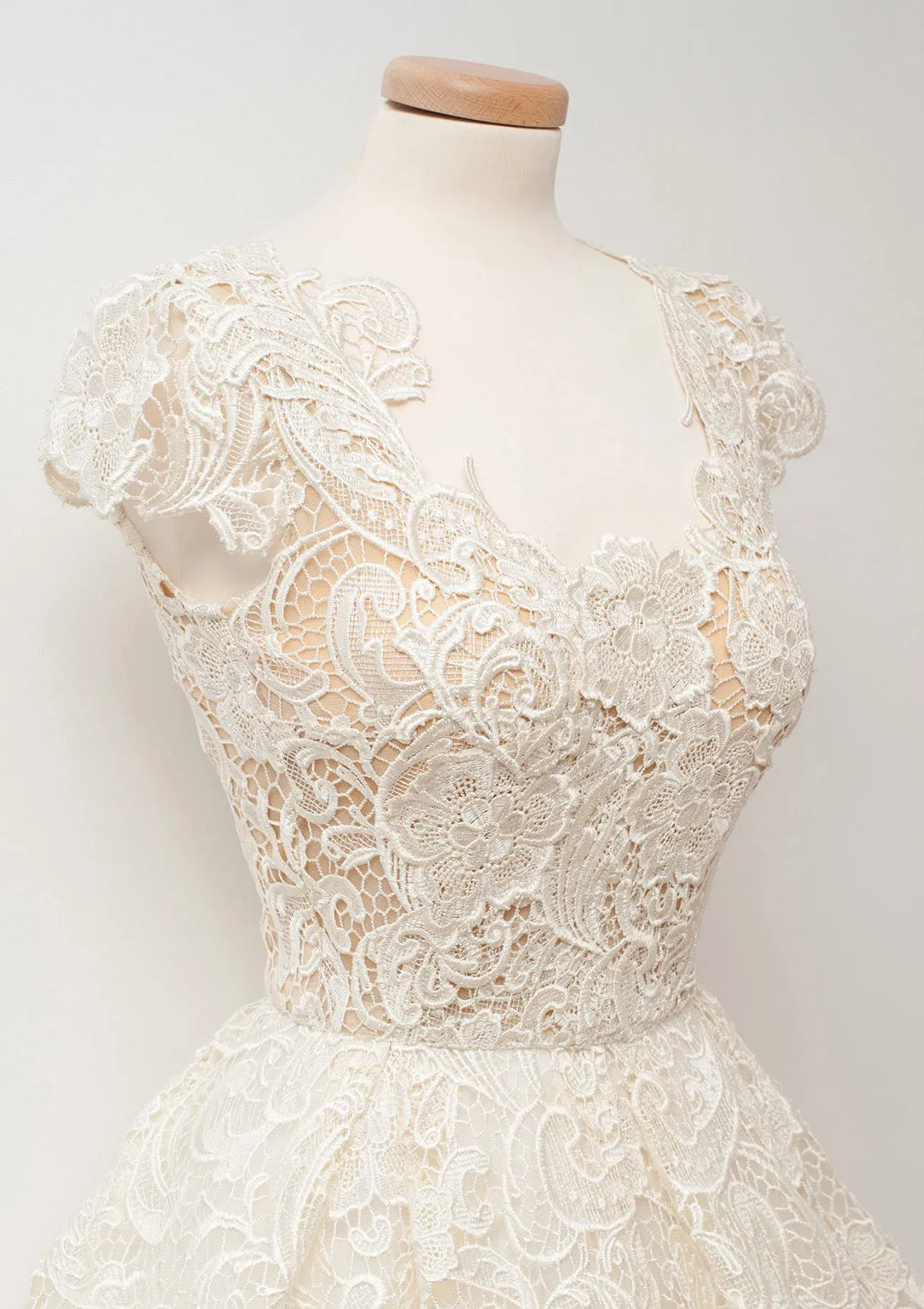 Lace Prom Dress Ivoy Ball Gown Scalloped Neck Cap Sleeve Knee-Length