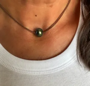 Single Peacock Pearl Choker