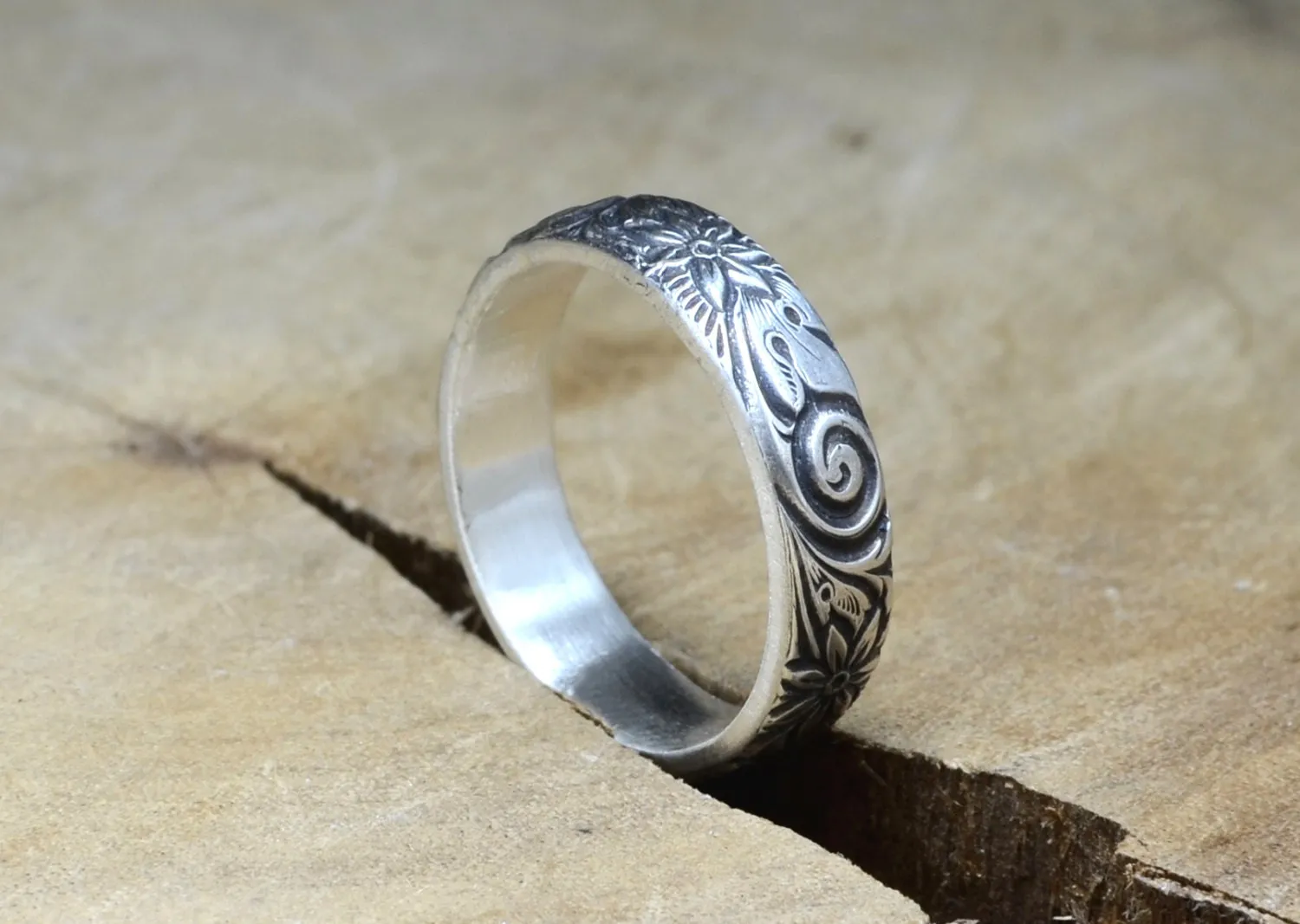 Sterling silver flower ring - band ring - silver flowers -