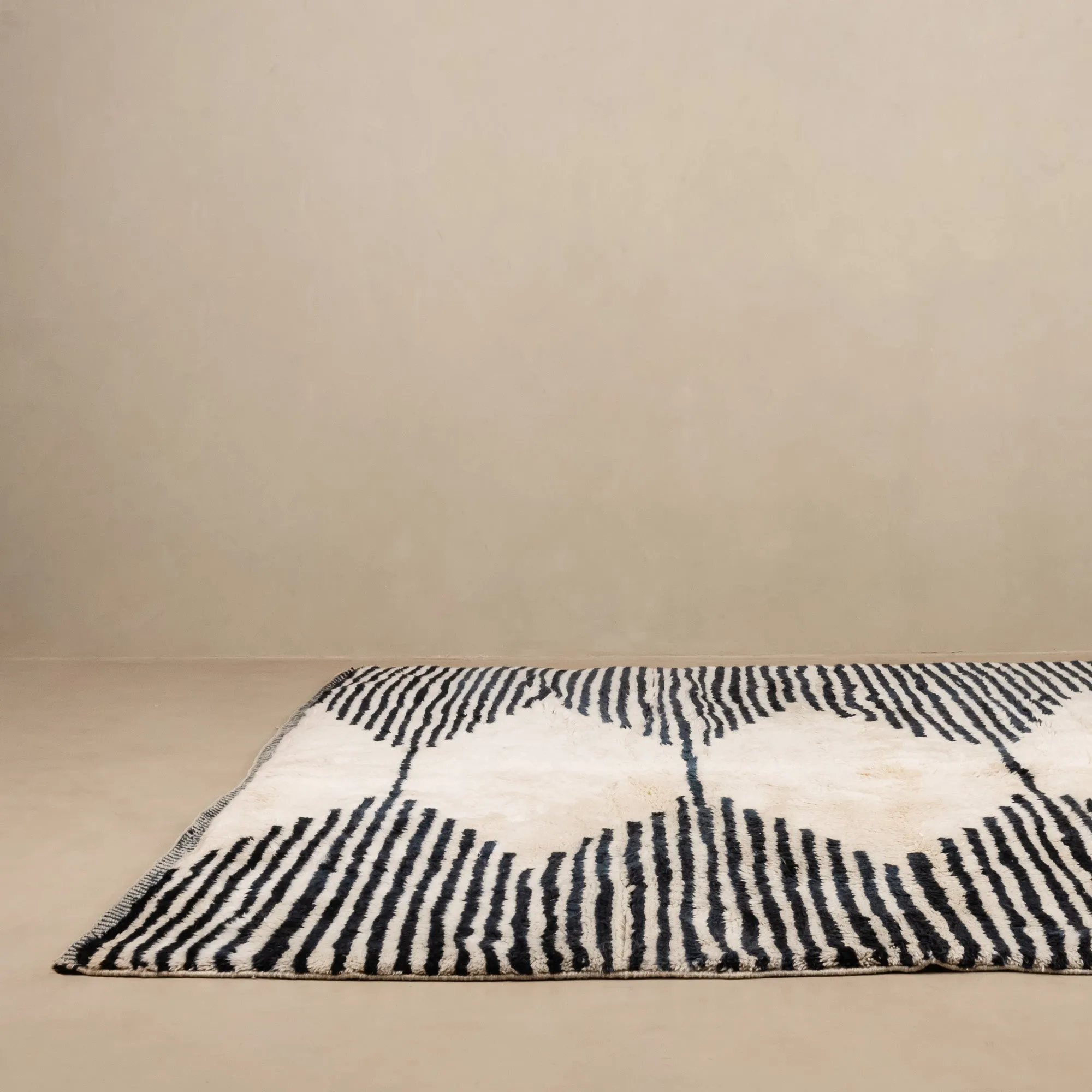Symmetrical Connexion - Luxury Shag Moroccan Rug