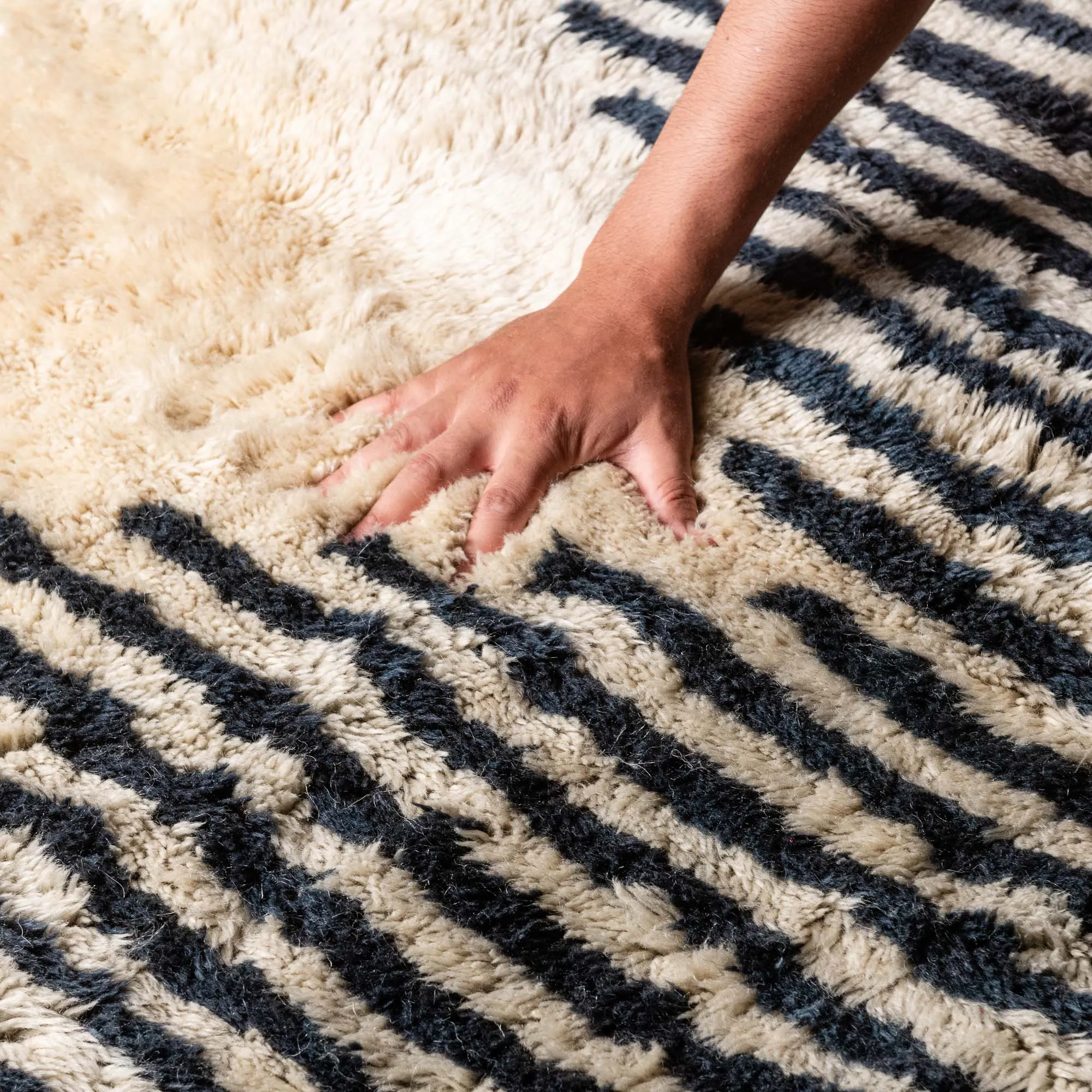Symmetrical Connexion - Luxury Shag Moroccan Rug
