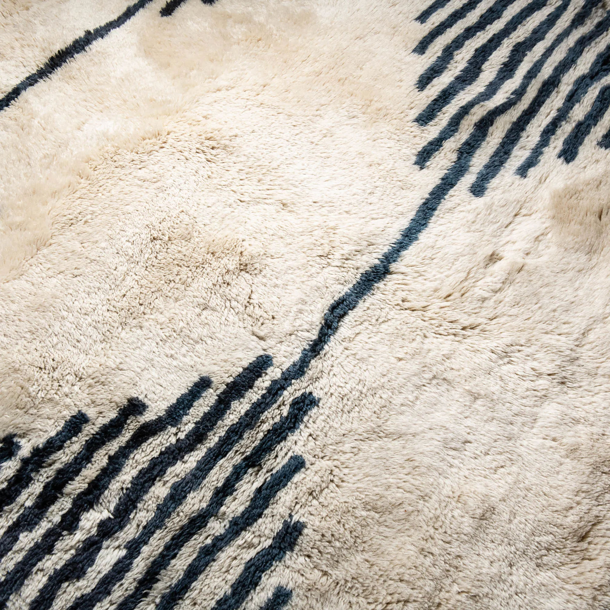 Symmetrical Connexion - Luxury Shag Moroccan Rug