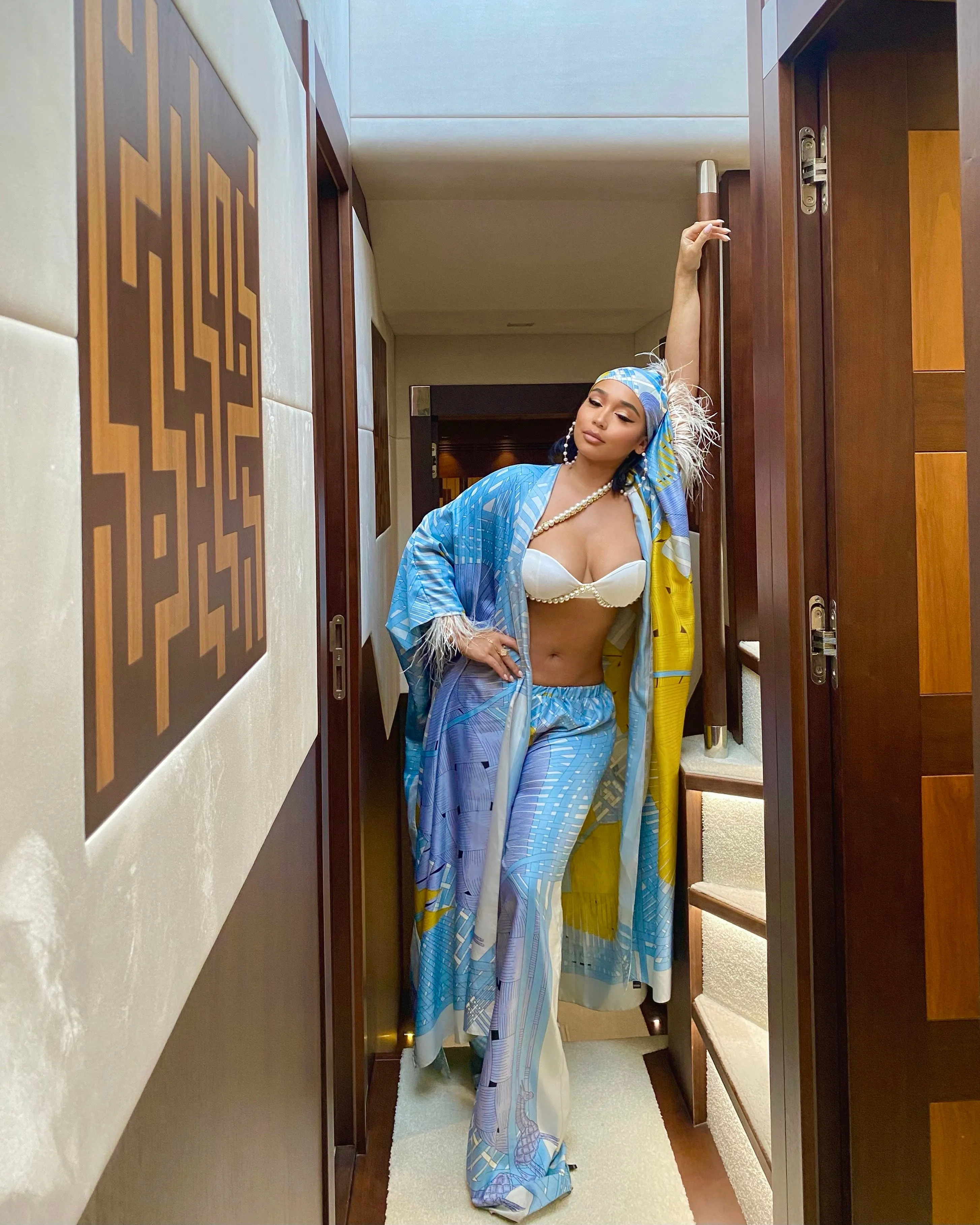 UAE Goddess Look