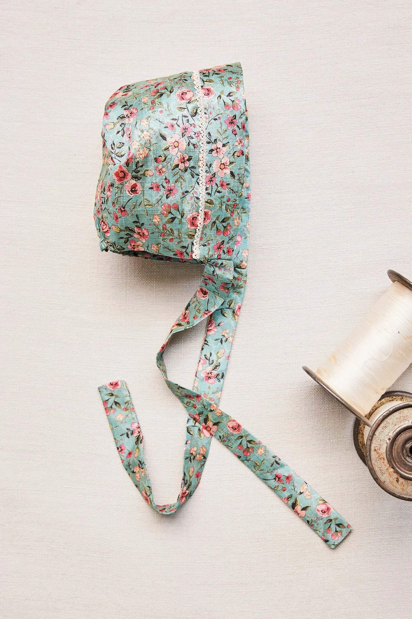 Victoria Bonnet in Tea Rose