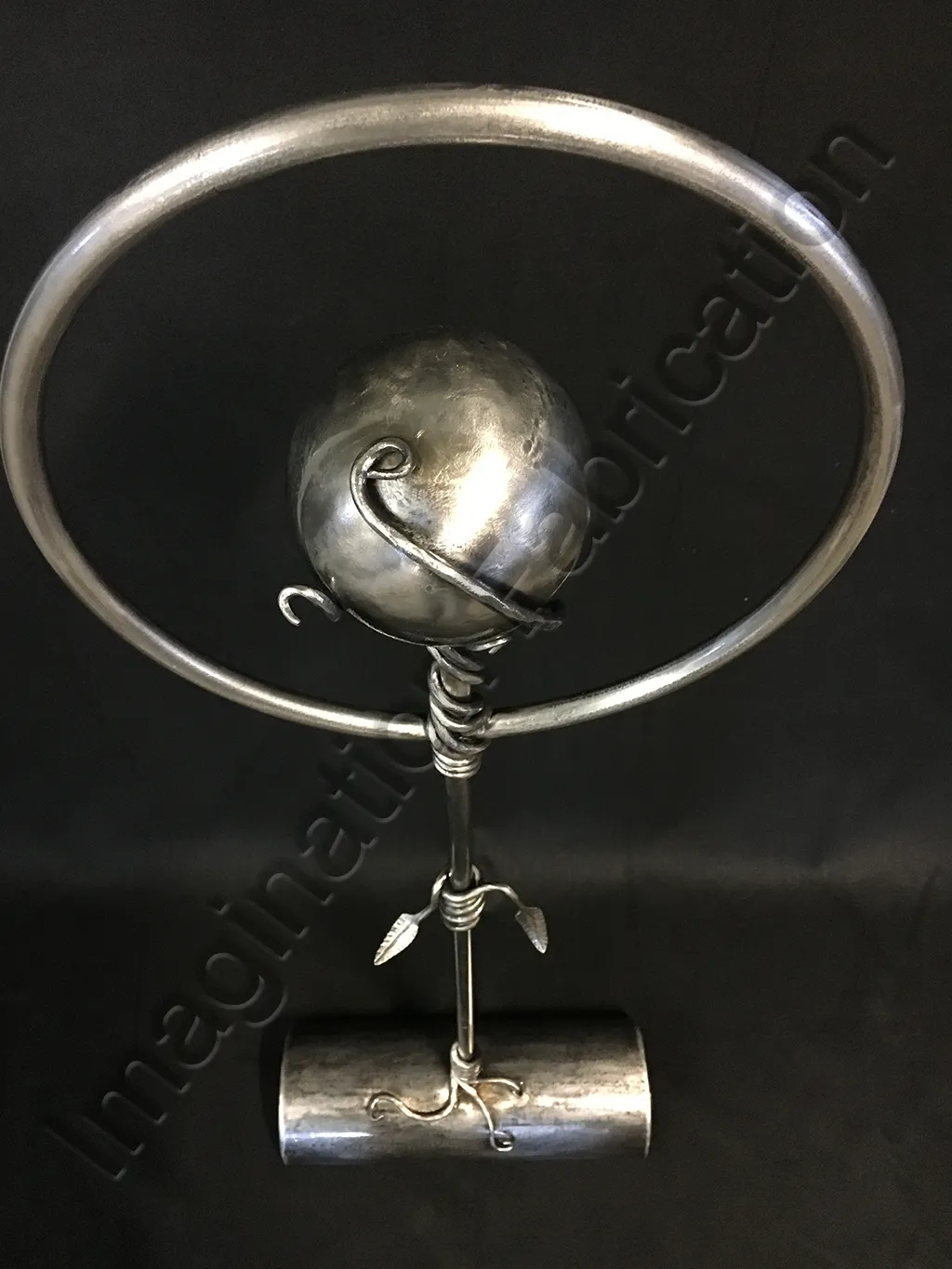 Vid Torcida (Twisted Vine) Free-Standing Iron Sculpture